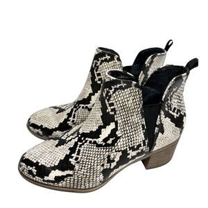 Dr. Scholl’s Boots Size 6 Teammate Snakeskin Block Heel Round Toe‎ Ankle Boot